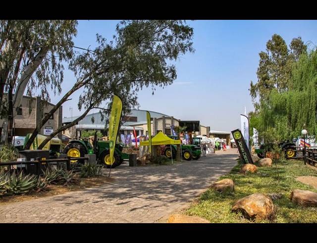BUSINESS FOR SALE IN PARYS CENTRAL